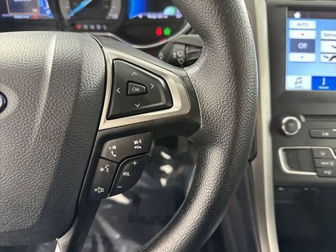 Used 2017 Ford Fusion SE image 12