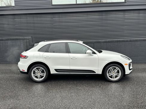 Certified 2025 Porsche Macan image 11