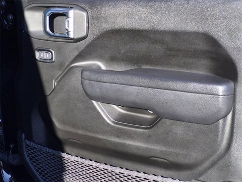 Used 2024 Jeep Wrangler Unlimited Rubicon w/ XTREMEE 35" Tire Package image 14