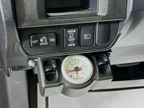 Used 2018 Toyota Tacoma TRD Sport w/ Technology Package RWD image 11