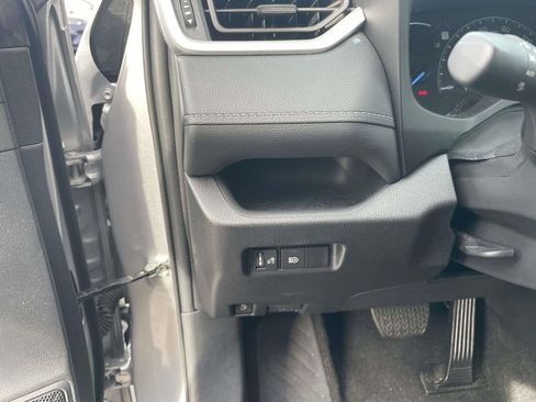 Used 2025 Toyota RAV4 XLE image 31