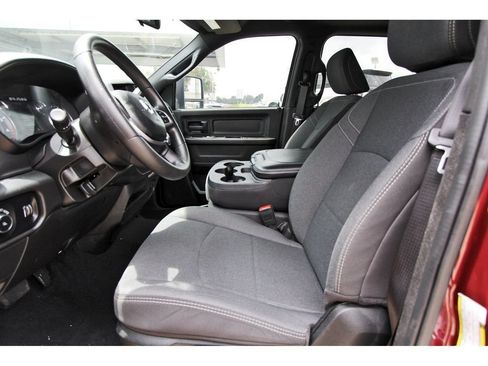Used 2024 RAM 2500 Tradesman w/ Chrome Appearance Group AWD/4WD image 6
