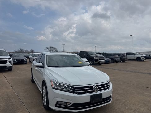 Used 2017 Volkswagen Passat 1.8T SE image 2