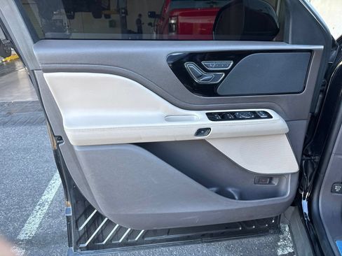 Certified 2024 Lincoln Aviator AWD w/ Premium Package image 11