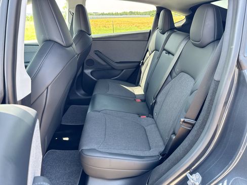 Used 2026 Tesla Model Y AWD image 21