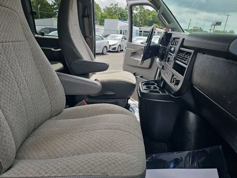Used 2019 Chevrolet Express 3500 LS RWD image 20