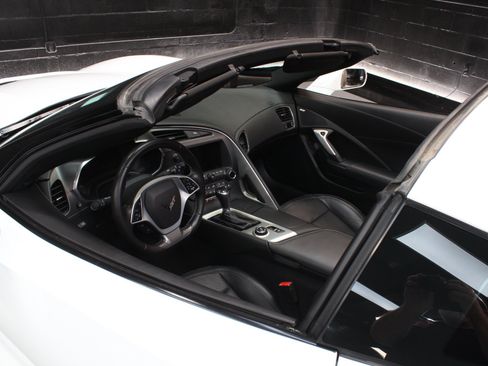 Used 2019 Chevrolet Corvette Stingray Coupe w/ 2LT Preferred Equipment Group RWD image 32