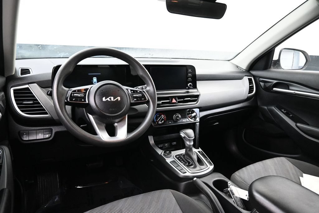 Used 2025 Kia Seltos LX AWD/4WD image 11