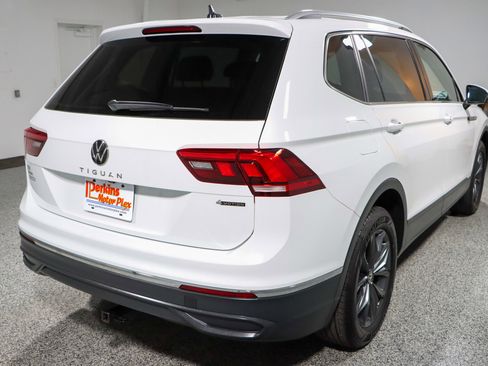 Used 2024 Volkswagen Tiguan SE image 7