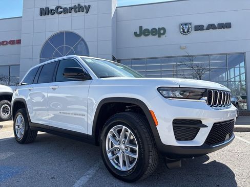 New 2026 Jeep Grand Cherokee Laredo AWD/4WD image 1
