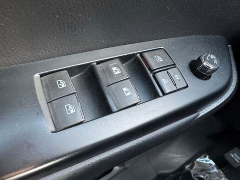 Used 2014 Toyota Highlander Plus image 30