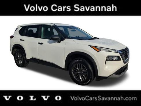 Used 2022 Nissan Rogue S image 1