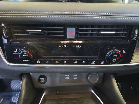 Used 2024 Nissan Rogue Platinum w/ Platinum Premium Package FWD image 24