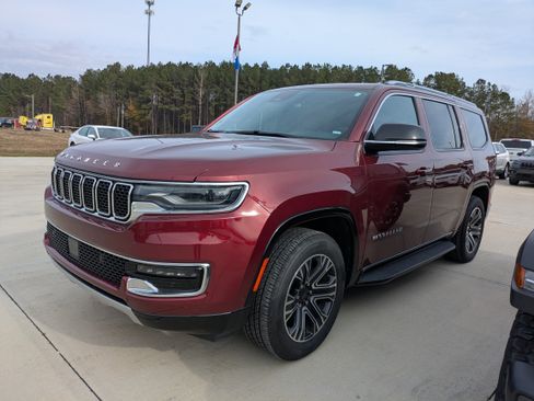 Used 2024 Jeep Wagoneer Series II w/ Flexible Seating Group image 4