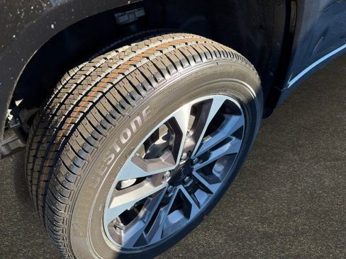 Used 2023 Jeep Grand Cherokee Overland w/ Advanced Protech Group III image 8