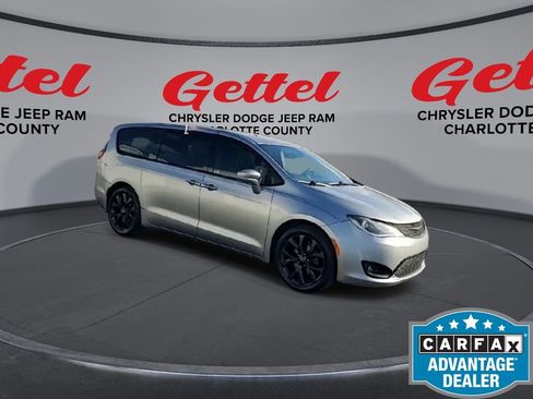 Used 2020 Chrysler Pacifica Touring w/ S Appearance Package image 11