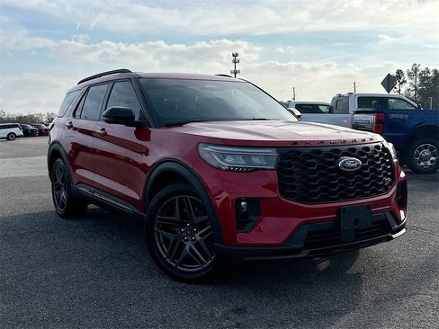 Used 2025 Ford Explorer ST image 1