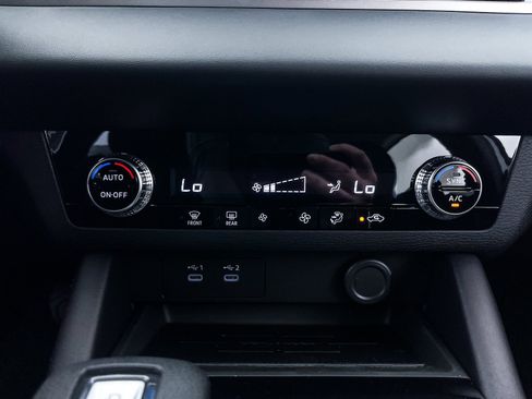 New 2025 Mitsubishi Outlander ES image 17