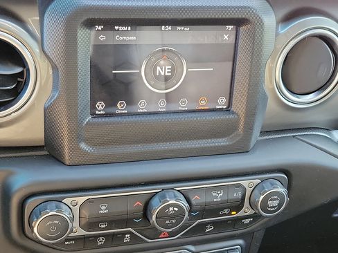 Used 2019 Jeep Wrangler Unlimited Sahara image 15