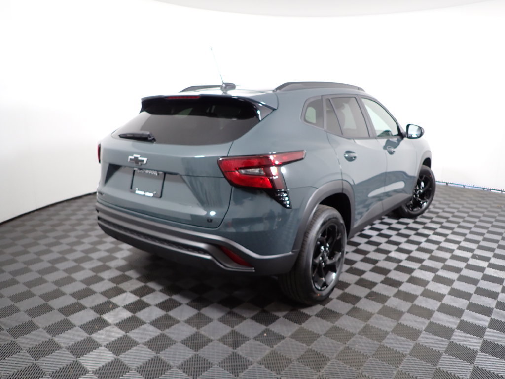 New 2026 Chevrolet Trax LT w/ Midnight Edition FWD image 16