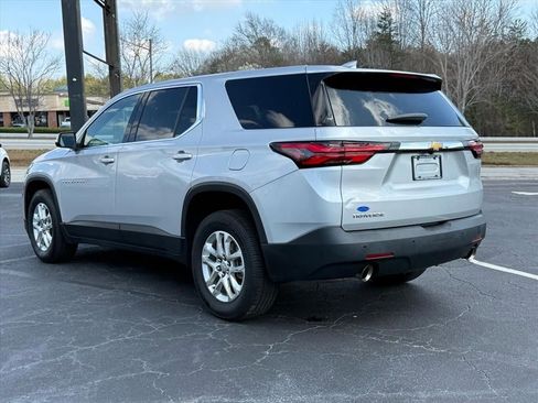 Used 2022 Chevrolet Traverse LS image 6