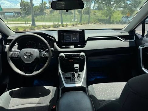 Used 2019 Toyota RAV4 XLE FWD image 9
