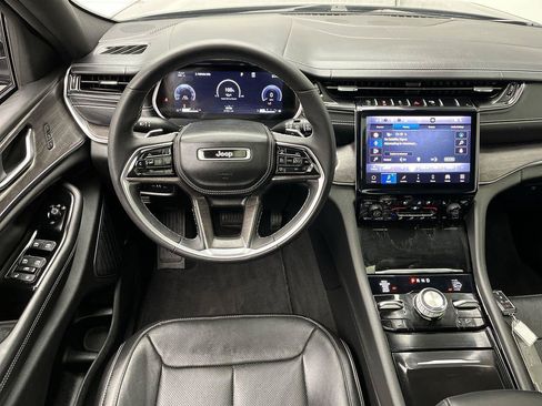 Used 2023 Jeep Grand Cherokee Overland AWD/4WD image 15