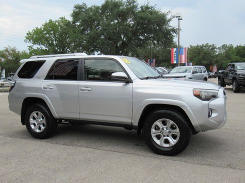 Used 2018 Toyota 4Runner SR5 RWD image 2