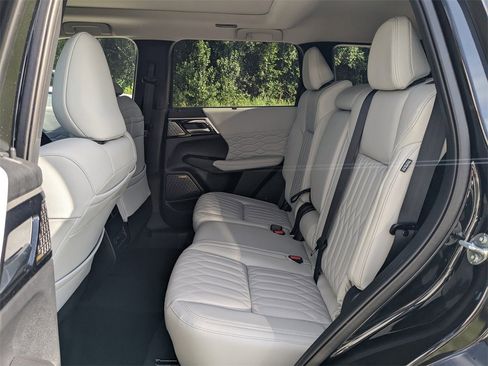 New 2025 Mitsubishi Outlander SEL image 15