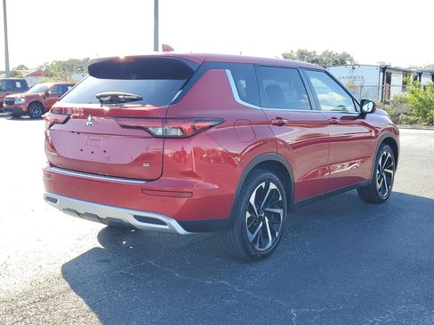 Used 2024 Mitsubishi Outlander SE image 6