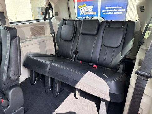Used 2014 Chrysler Town & Country Touring-L w/ Driver Convenience Group FWD image 24