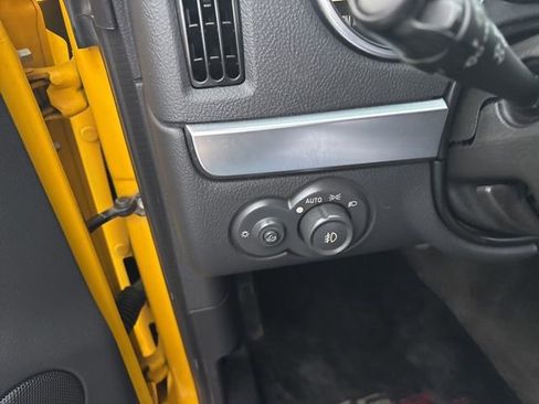 Used 2005 Chevrolet SSR w/ Preferred Equipment Group image 17