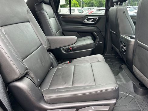 Used 2022 Chevrolet Tahoe Z71 w/ Luxury Package AWD/4WD image 16