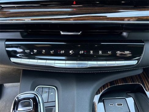 Used 2022 Cadillac Escalade ESV Premium Luxury image 26