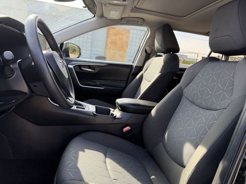 Used 2025 Toyota RAV4 XLE image 27