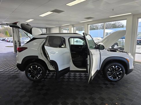 Used 2023 Chevrolet TrailBlazer LT w/ Convenience Package image 19