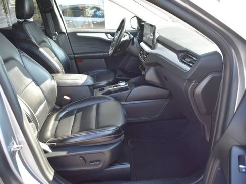 Used 2024 Ford Escape Platinum AWD/4WD image 45