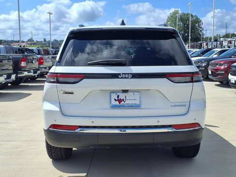 Used 2024 Jeep Grand Cherokee Laredo X w/ Luxury Tech Group I RWD image 7