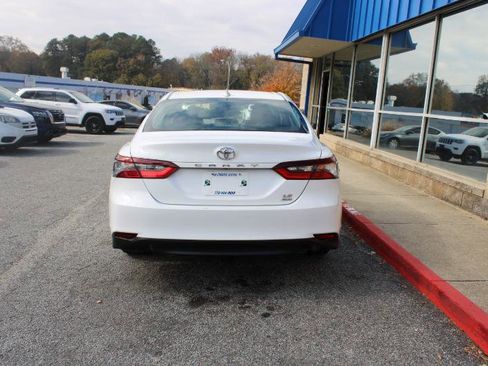 Used 2021 Toyota Camry LE image 5