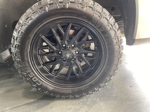 Used 2022 Chevrolet Silverado 1500 LT AWD/4WD image 9