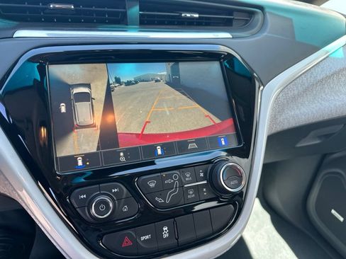Used 2020 Chevrolet Bolt Premier w/ Infotainment Package FWD image 18