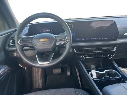 Used 2025 Chevrolet Traverse LT image 10