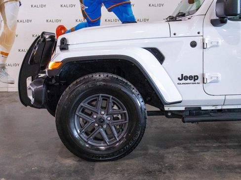 Used 2024 Jeep Gladiator Sport AWD/4WD image 15