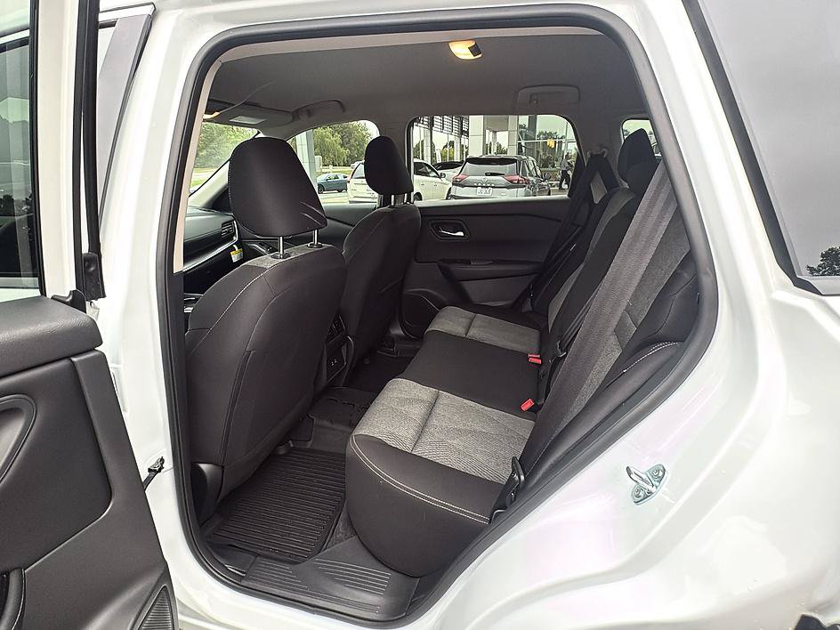 Certified 2026 Nissan Rogue SV FWD image 23