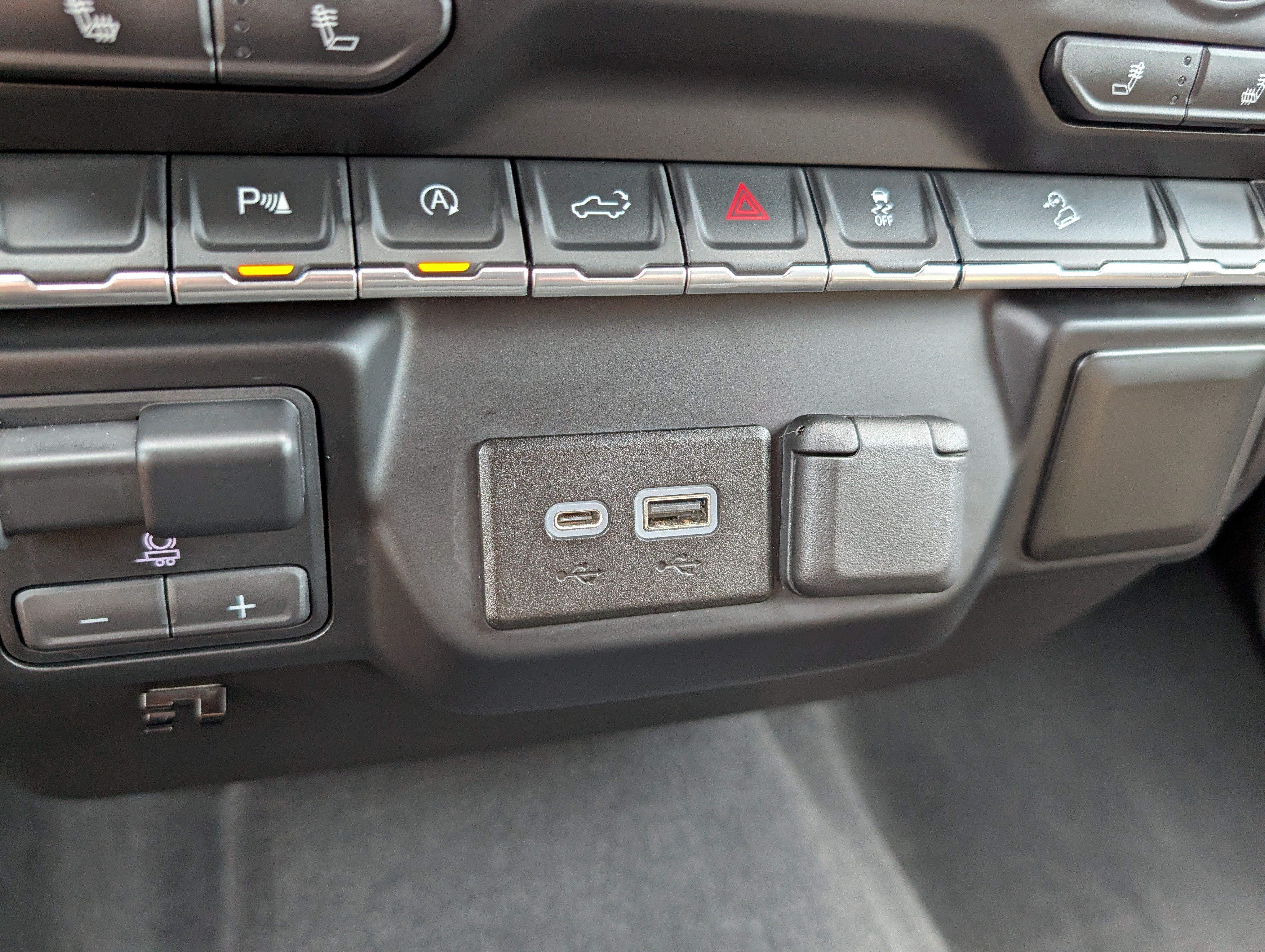 Used 2020 Chevrolet Silverado 1500 RST AWD/4WD image 33