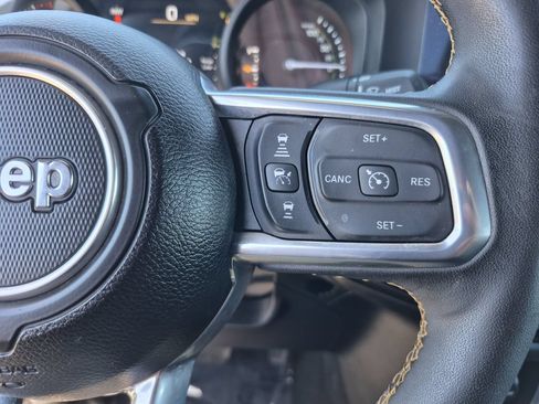 Used 2024 Jeep Wrangler Unlimited Sahara AWD/4WD image 19