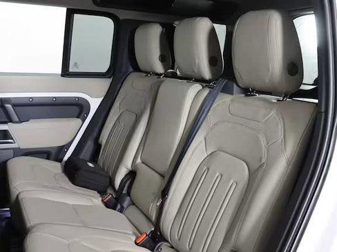 Used 2022 Land Rover Defender 110 S image 11