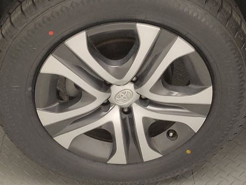 Used 2017 Toyota RAV4 LE image 31