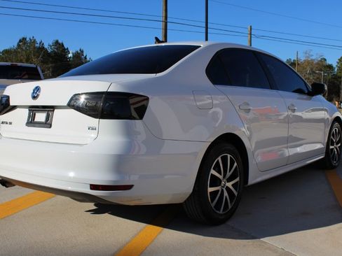 Used 2017 Volkswagen Jetta SE image 7