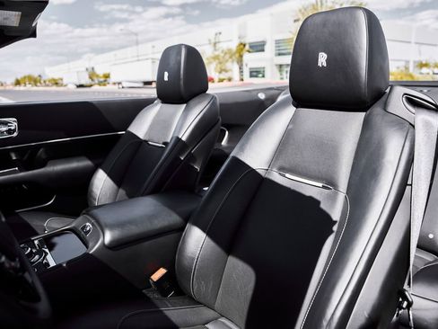 Used 2018 Rolls-Royce Dawn RWD image 44